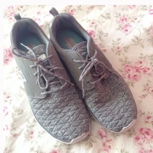 SKETCHERS MEMORY FOAM GRAY SHOES 7